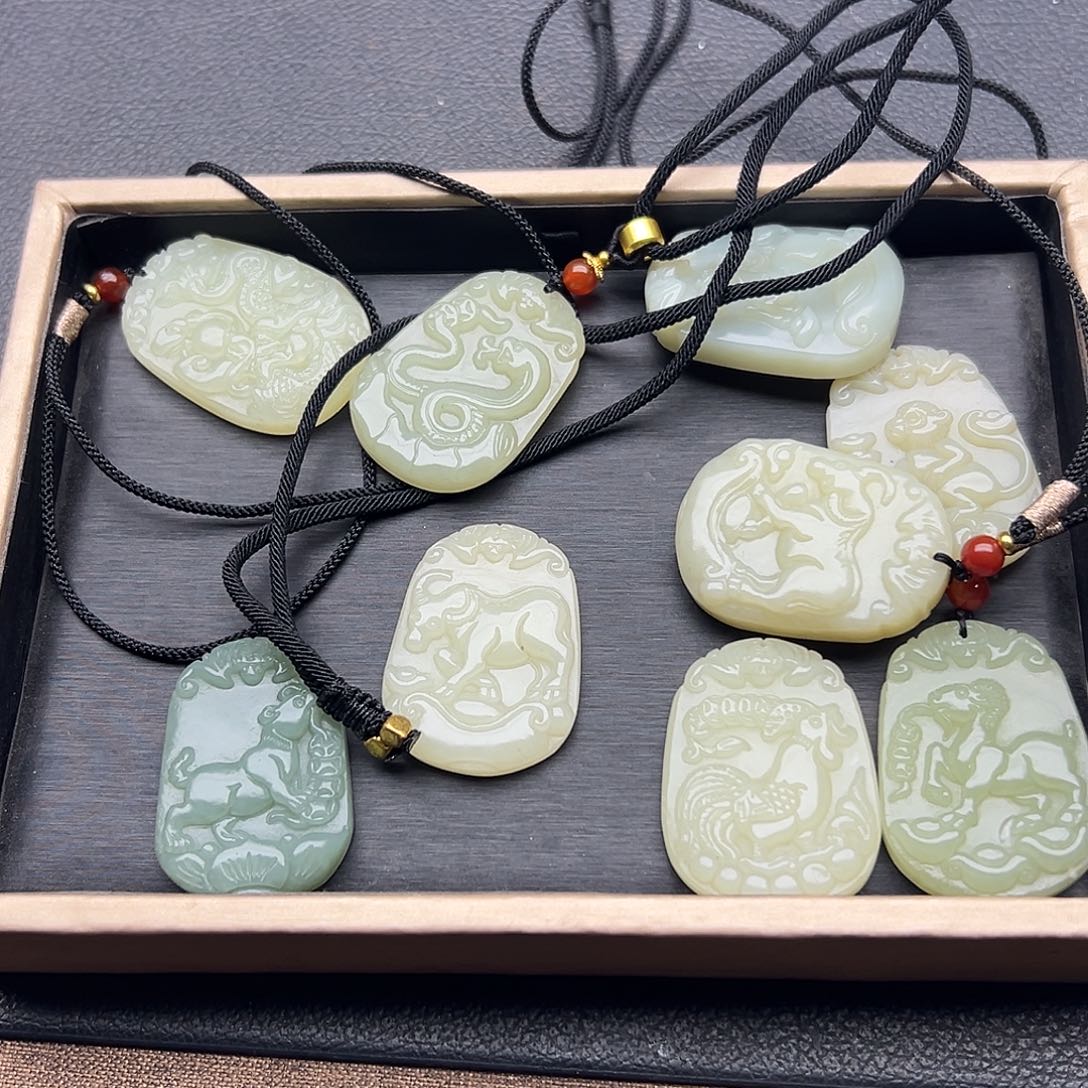 和田玉新疆和田玉生肖牌未镶嵌