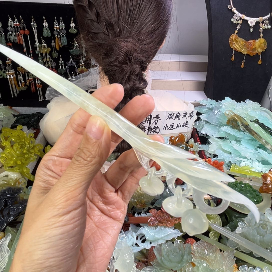 未镶嵌岫玉发饰瑕疵