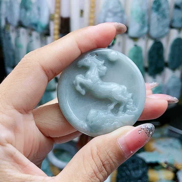 颈饰足铂镶嵌翡翠翡翠