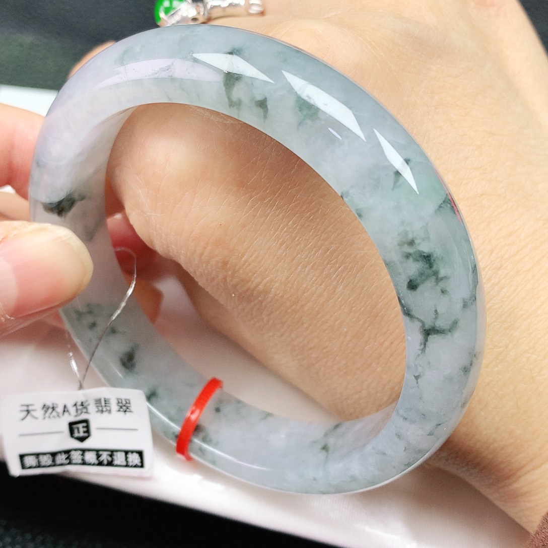 翡翠手镯未镶嵌59圈