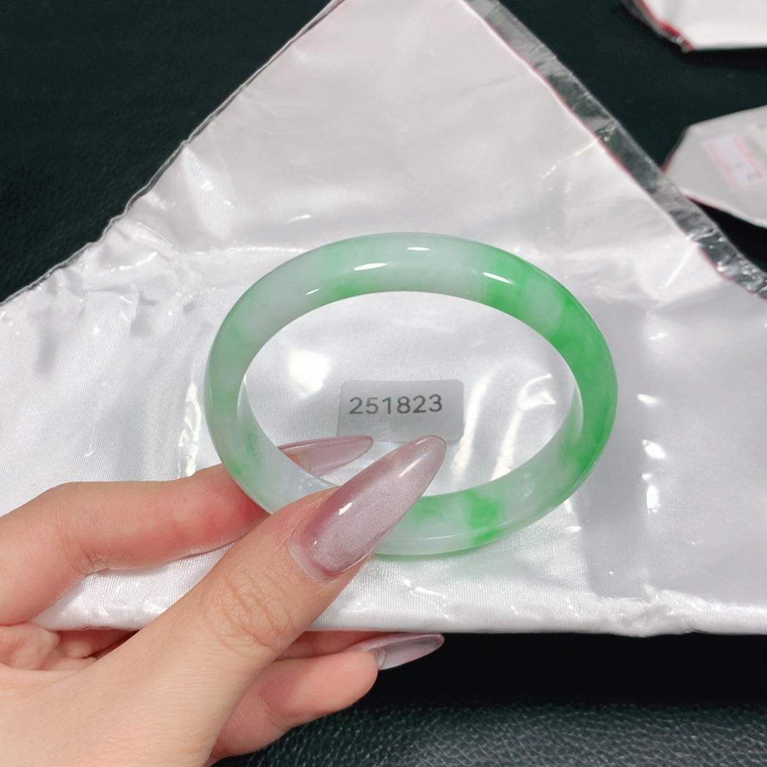 翡翠未镶嵌手镯（贵妃镯）天然翡翠手镯04