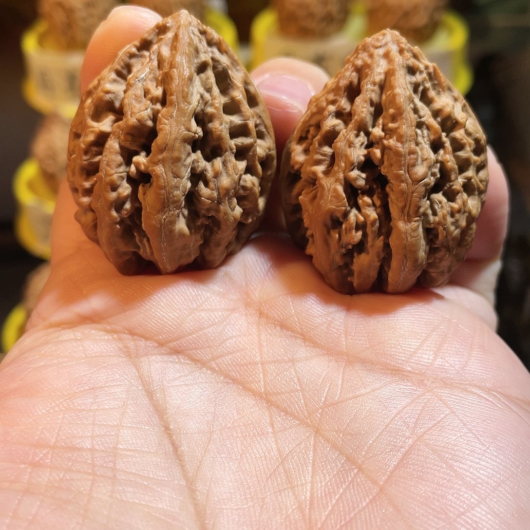 文玩核桃吊坠玲珑塔