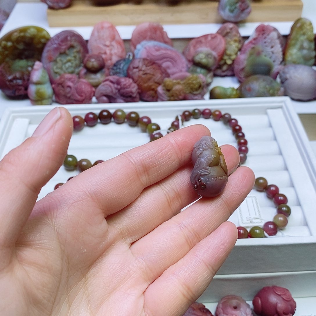 玛瑙/玉髓盐源玛瑙吊坠未镶嵌