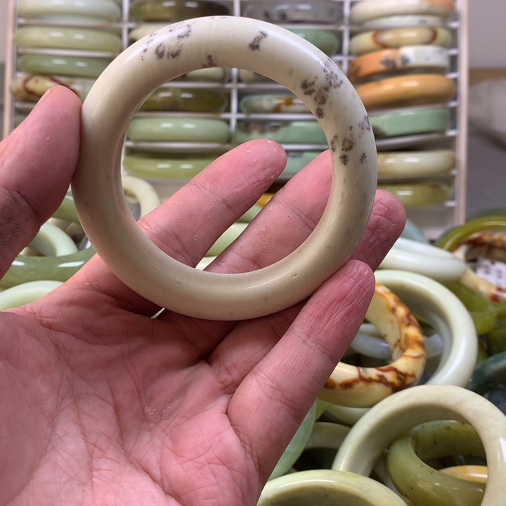 蛇纹石玉手镯合金