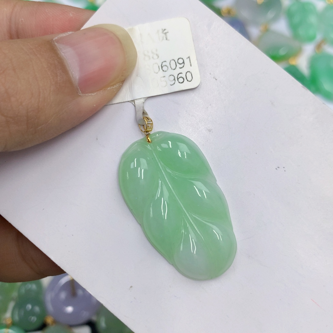 颈饰18K金镶嵌翡翠翡翠
