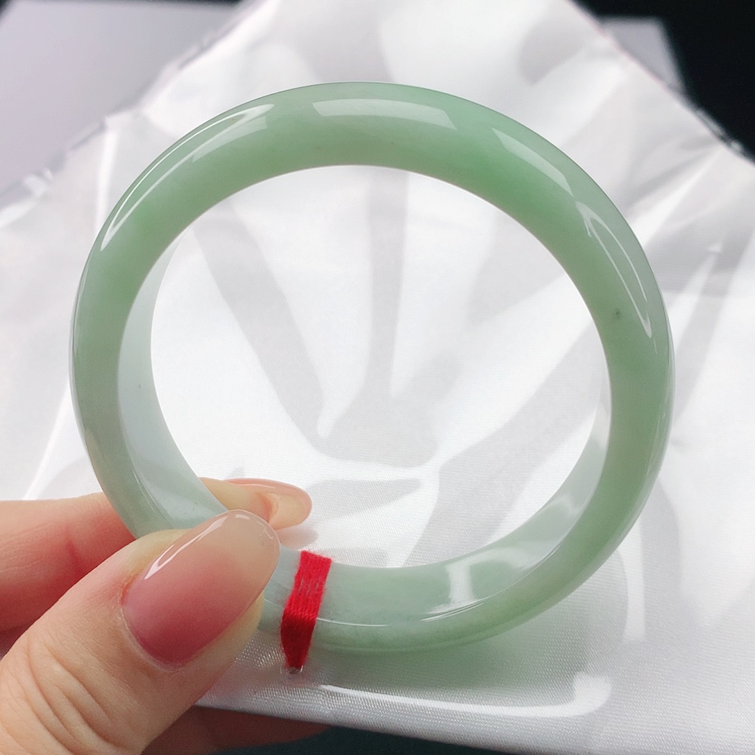 翡翠手镯未镶嵌翡翠052
