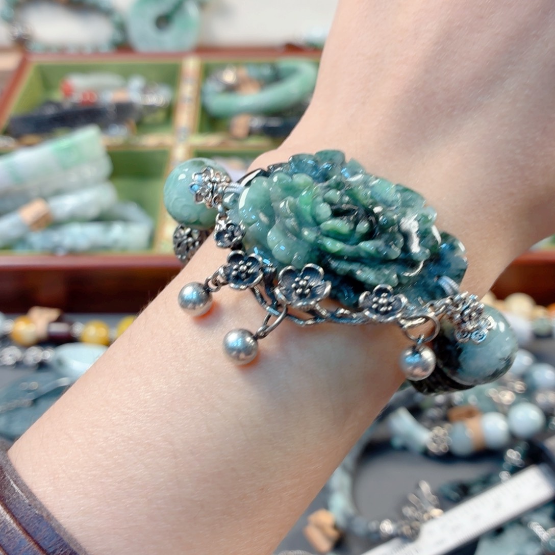 熊***熊未镶嵌手链翡翠手串