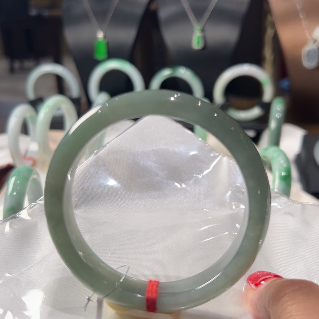 翡翠手镯（圆镯）未镶嵌