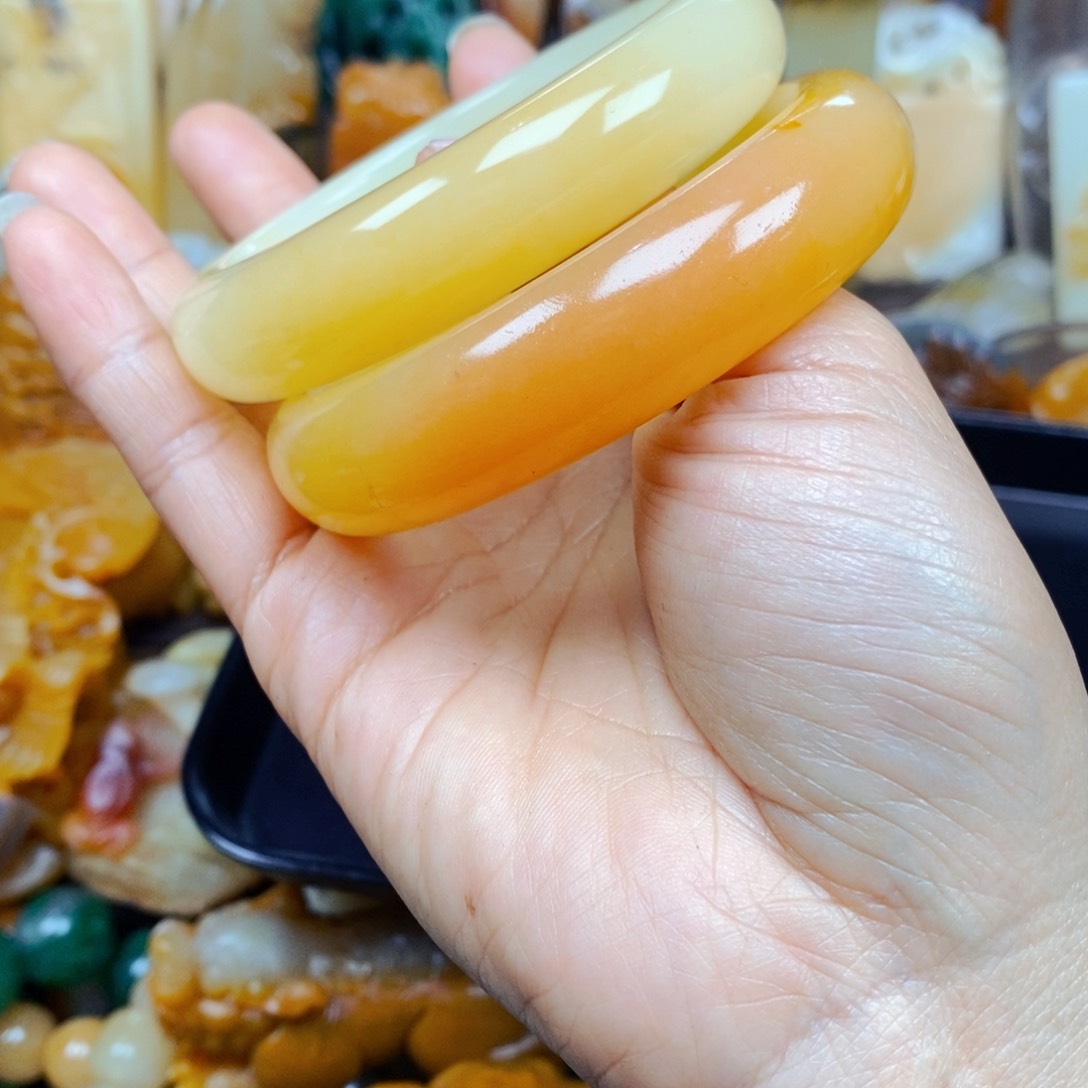 石英质玉（黄龙玉）颈饰未镶嵌