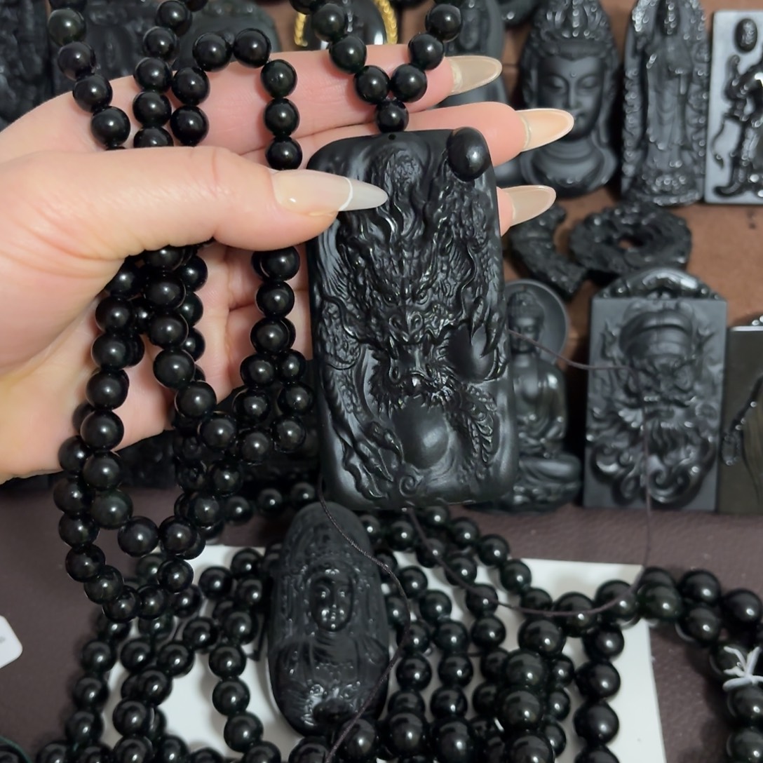 嗨***哥蛇纹石玉未镶嵌颈饰