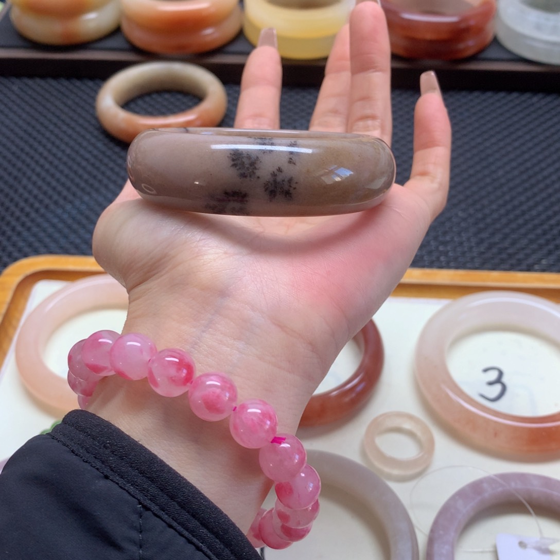 石英质玉手镯未镶嵌