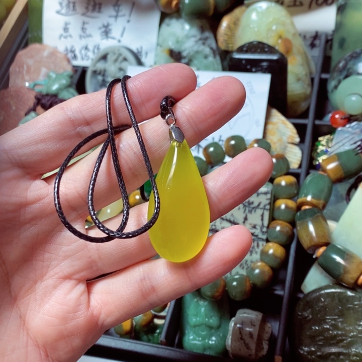 蛇纹石玉颈饰未镶嵌