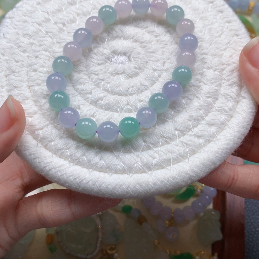 翡翠未镶嵌颈饰是