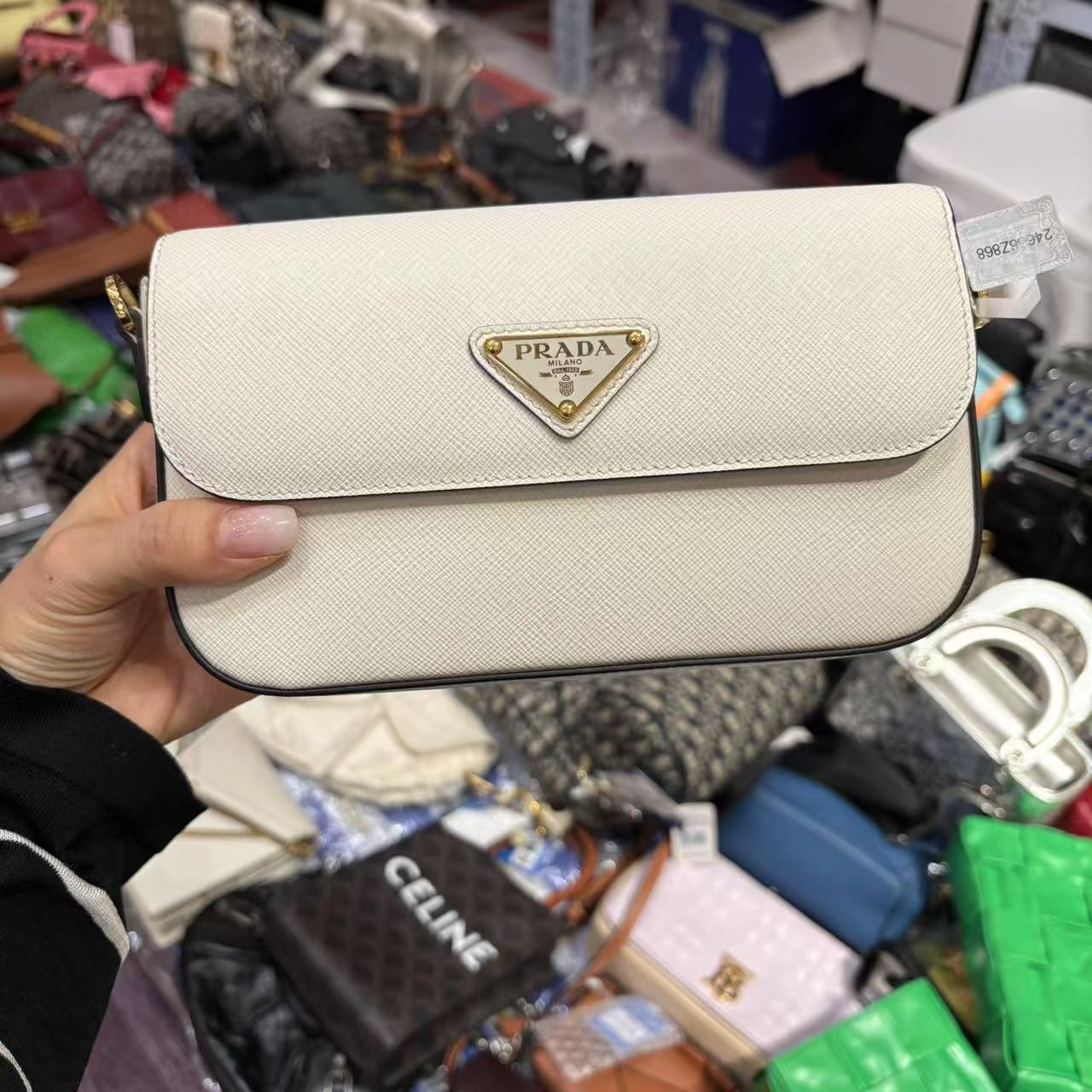 95新 Prada/普拉达 白色腋下斜挎包/6.24/晓晓 