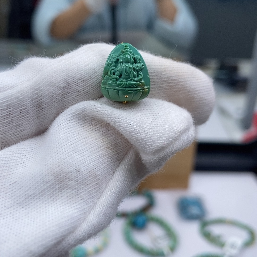 绿松石未镶嵌珠宝奇石