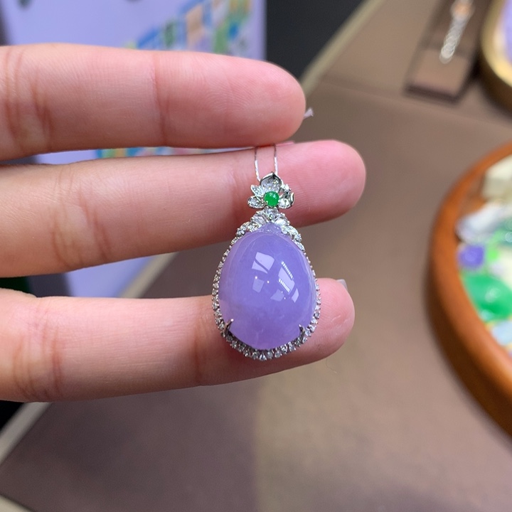 翡翠18K金镶嵌颈饰翡翠