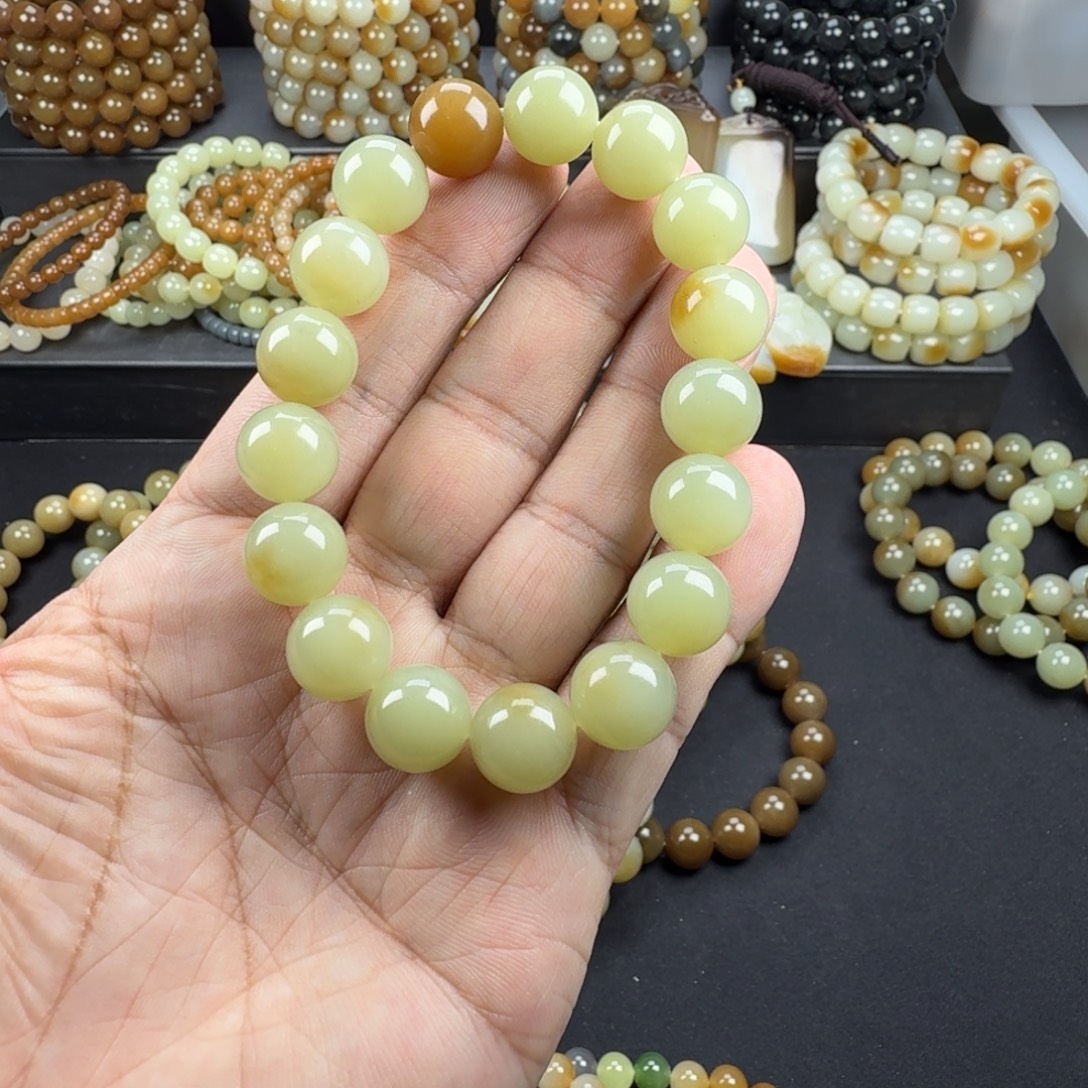 陈***刀和田玉未镶嵌手链