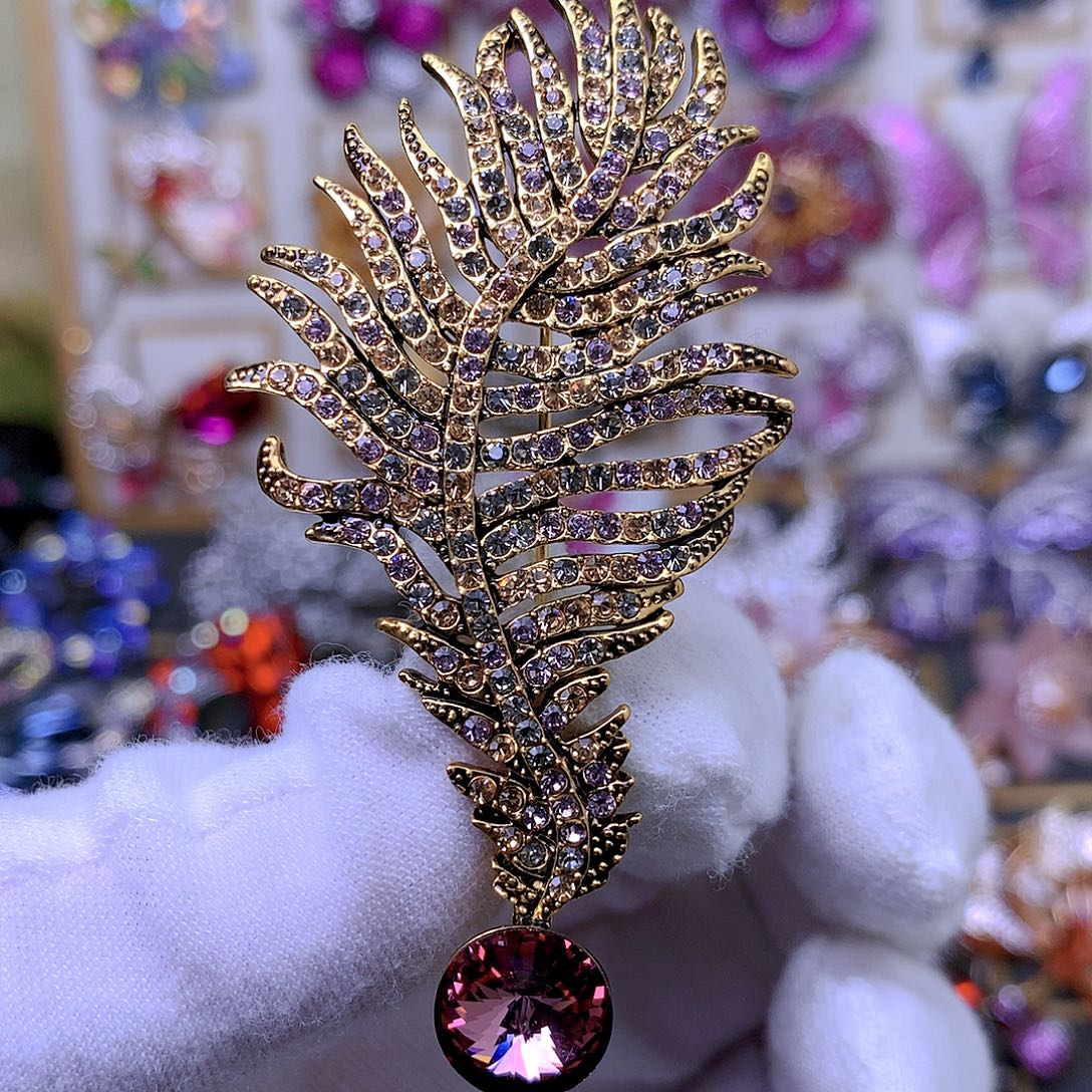 合成立方氧化锆铜施华胸针