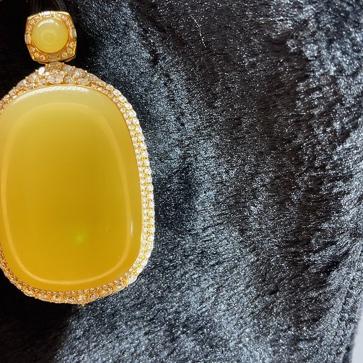 小***金和田玉18K金镶嵌吊坠(不含链)