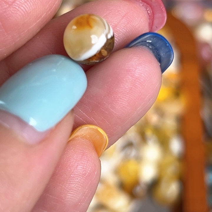 未镶嵌蜜蜡裸石8.6mm一个