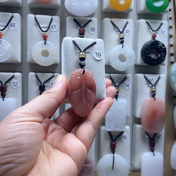 玛瑙/玉髓颈饰未镶嵌