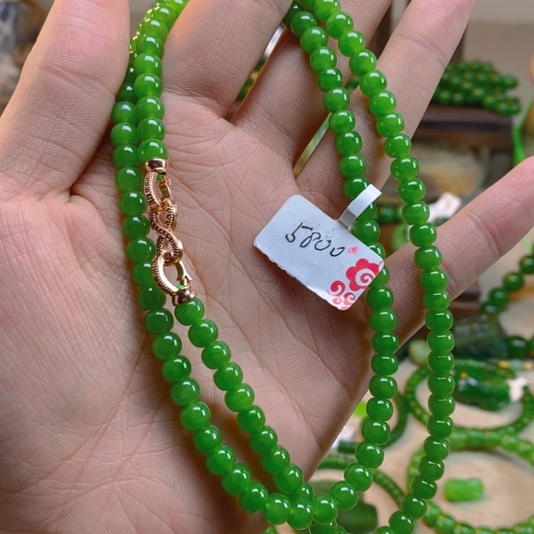 和田玉颈饰未镶嵌绿**微