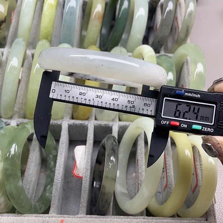 蛇纹石玉未镶嵌手镯89