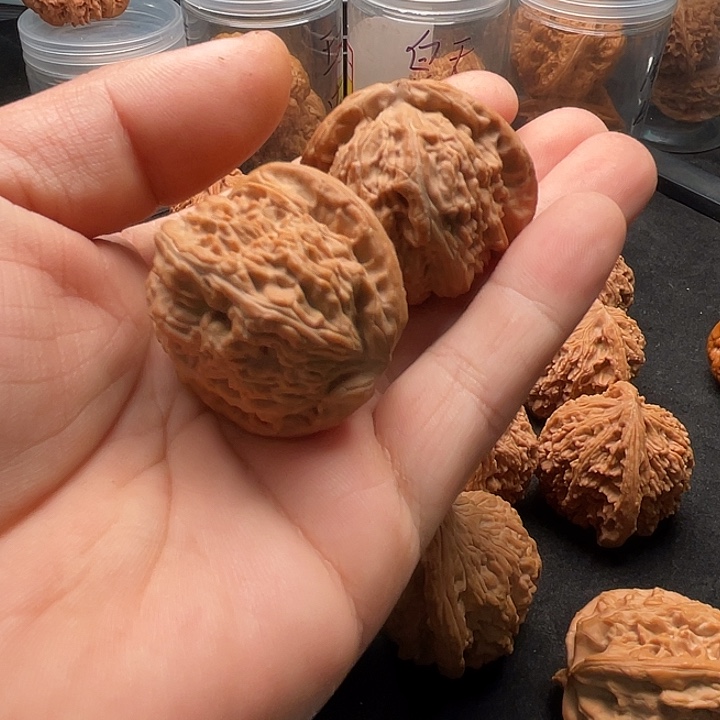 崇***房核桃全品闷尖白狮子