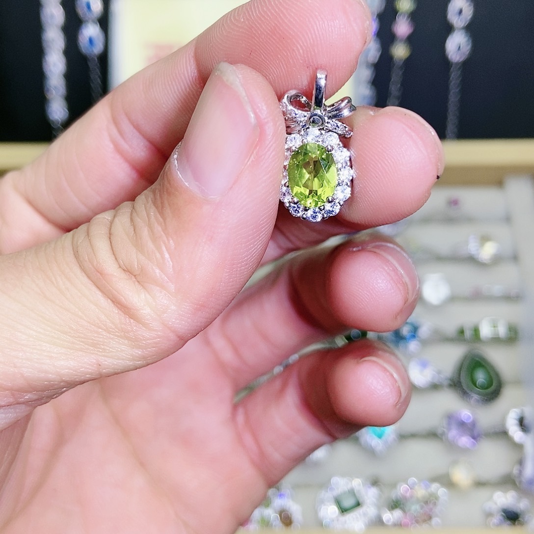 【闪购商品】吊坠(不含链)未镶嵌橄榄石