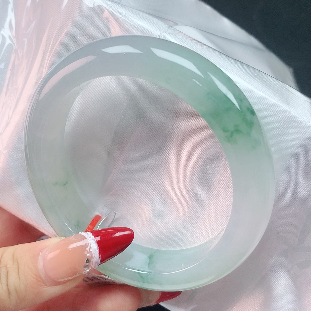 翡翠手镯未镶嵌56圈