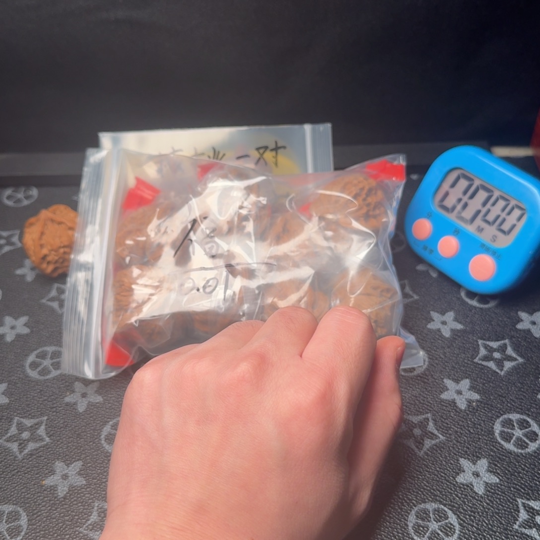 文玩核桃吊坠核桃树的生长发育