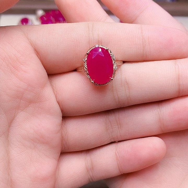 陈***晨银S925镶嵌红宝石戒指