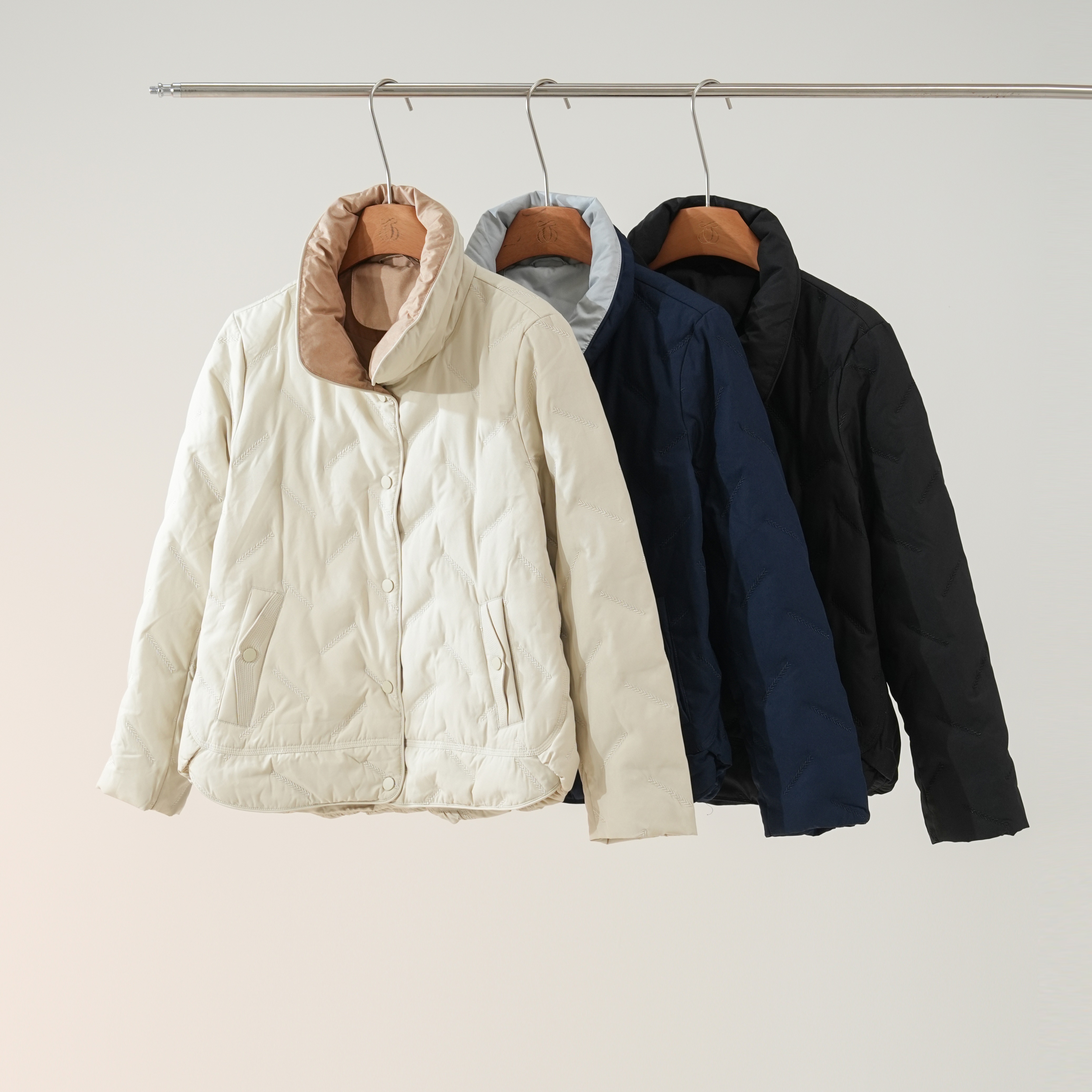 西子/【麦穗羽绒】90白鹅绒麦穗刺绣绗缝时尚百搭羽绒服/YRKGJ002