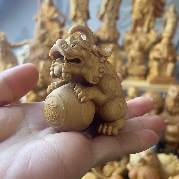 柏木（崖柏）貔貅抱球