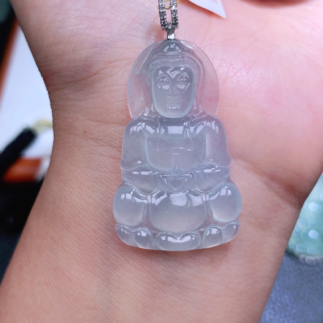 翡翠18K金镶嵌颈饰观音