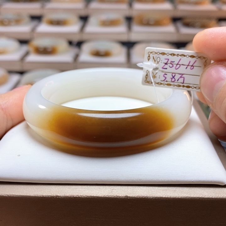 和田玉手镯未镶嵌54