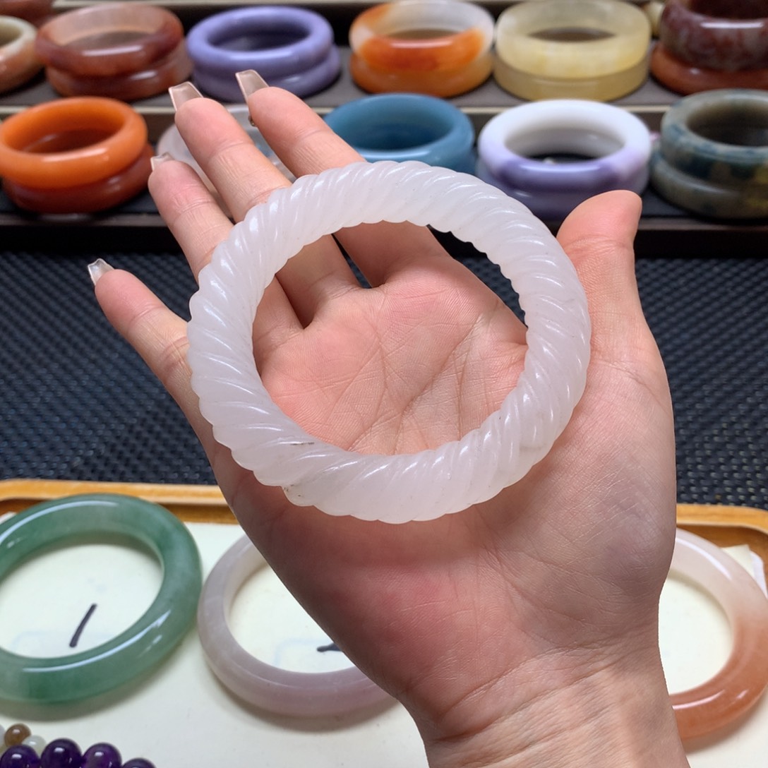 石英质玉手镯未镶嵌