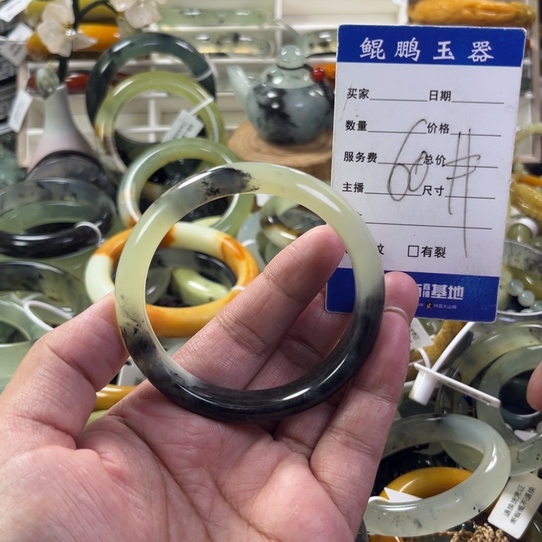 蛇纹石玉手镯未镶嵌