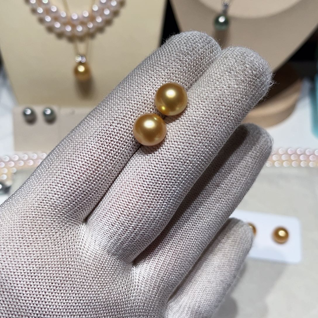 18K金镶嵌海水珍珠耳钉