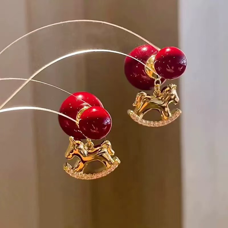 铜合金锆石耳饰 镀k金璀璨姐妹马年新中式红色小马吊坠耳扣BY002