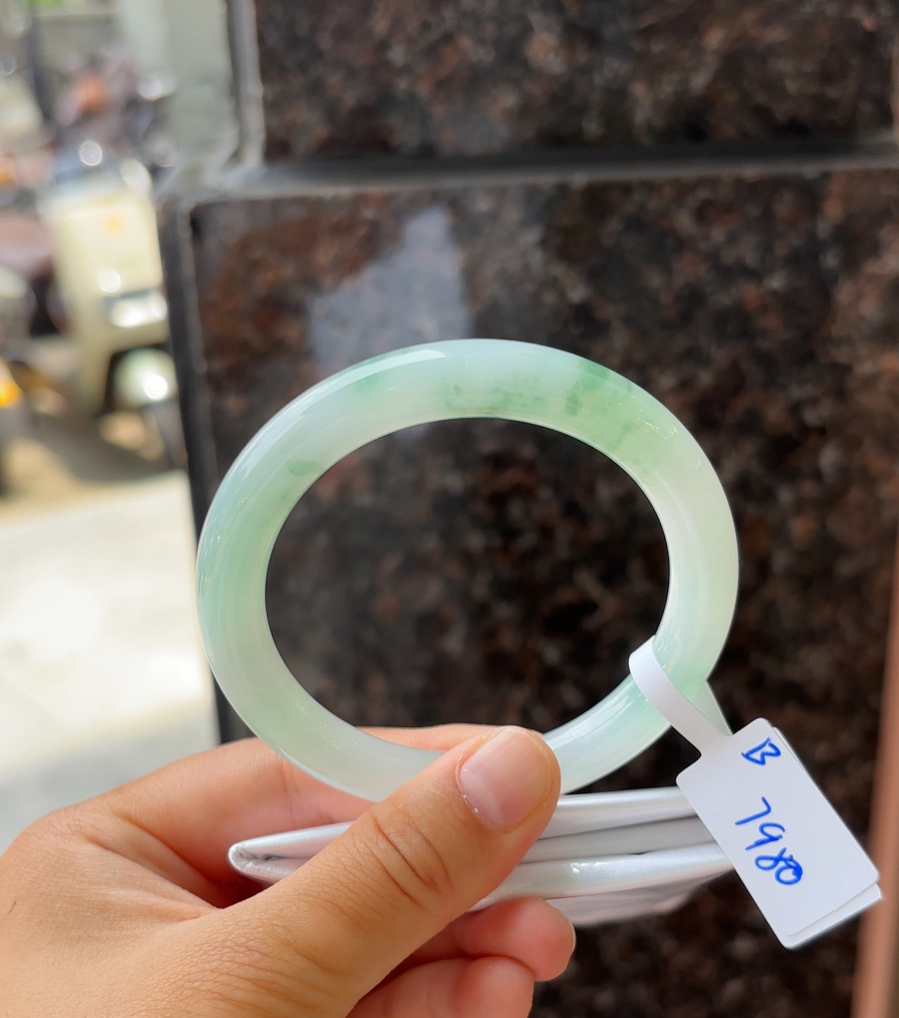 B（上新）五十六圈高货瑕疵满圈裂扣手但还看有颜值翡翠a货手镯