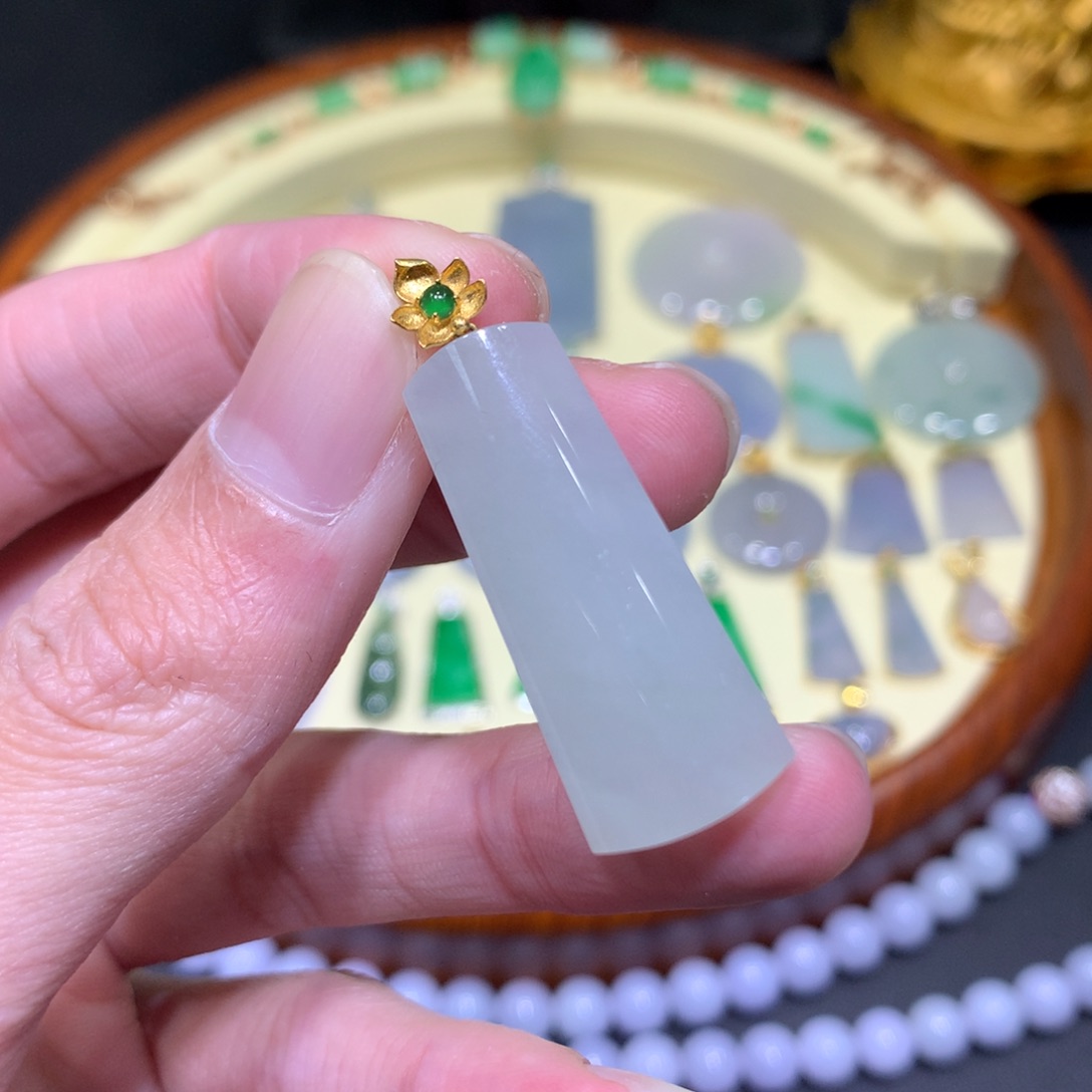 翡翠吊坠(不含链)18K金镶嵌