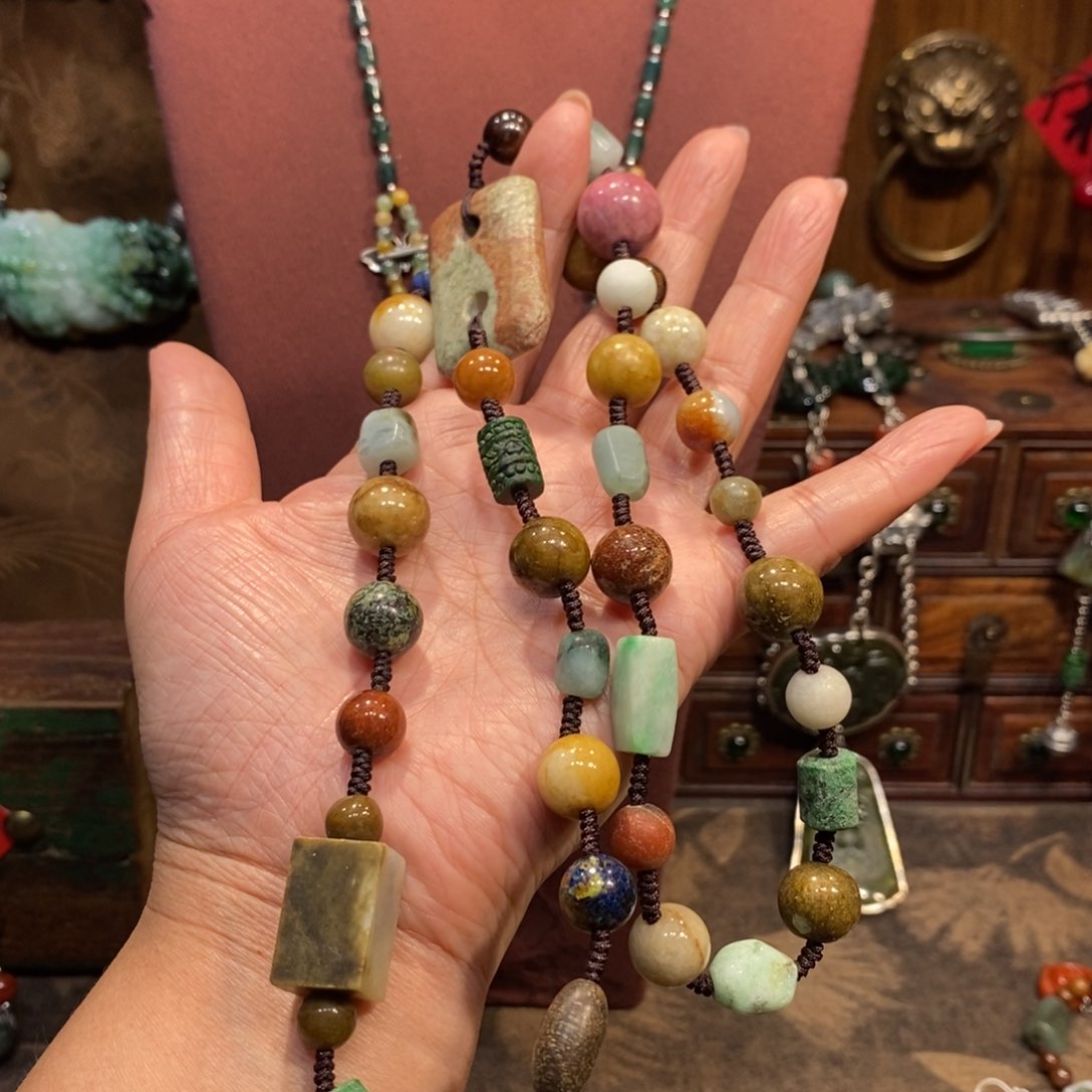 翡翠吊坠(赠链)未镶嵌