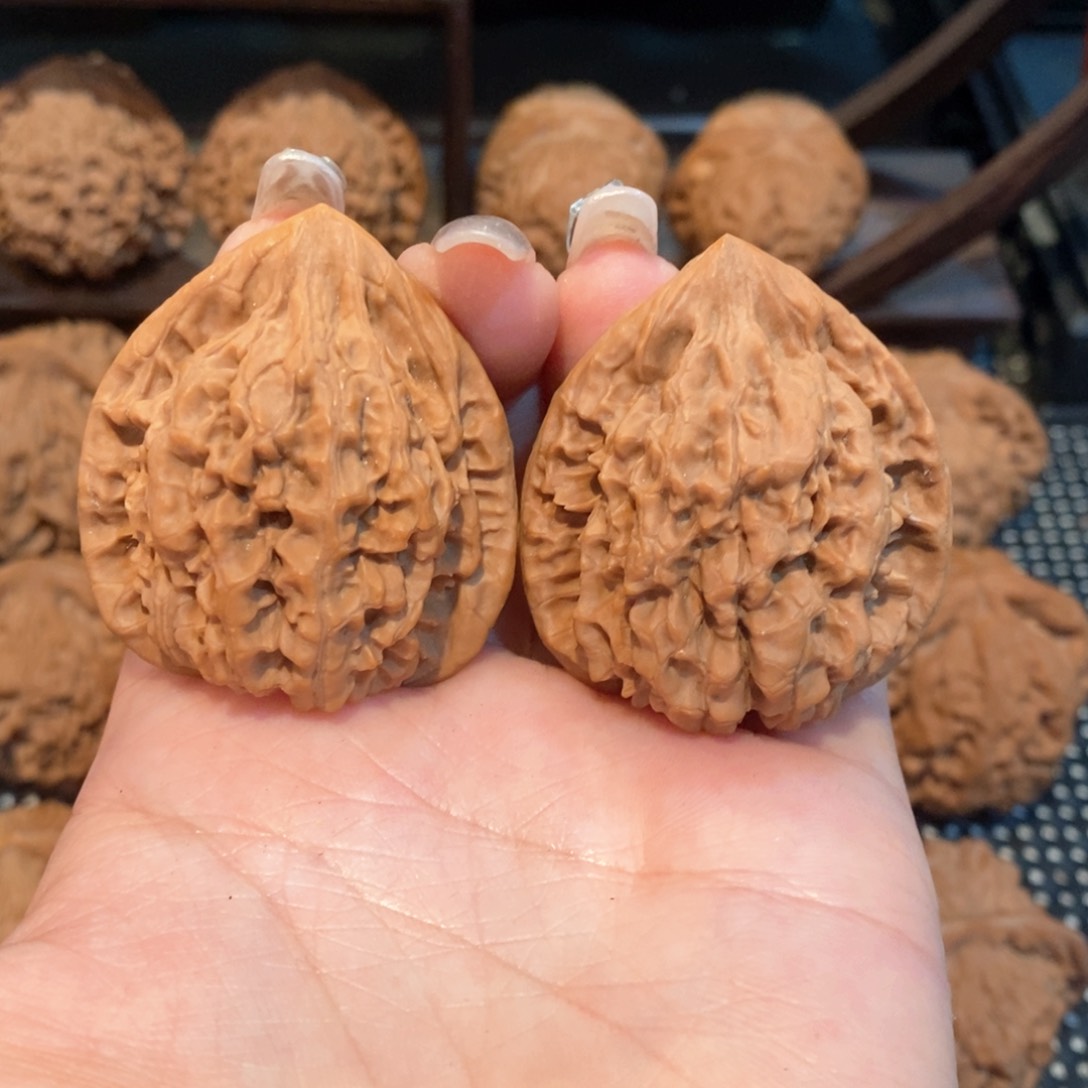 文玩核桃把件莱**属核桃