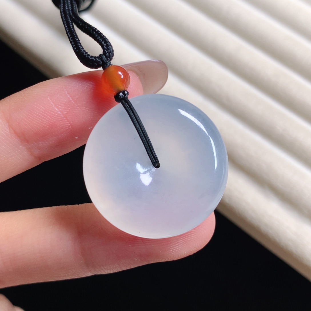 翡翠颈饰未镶嵌扣子