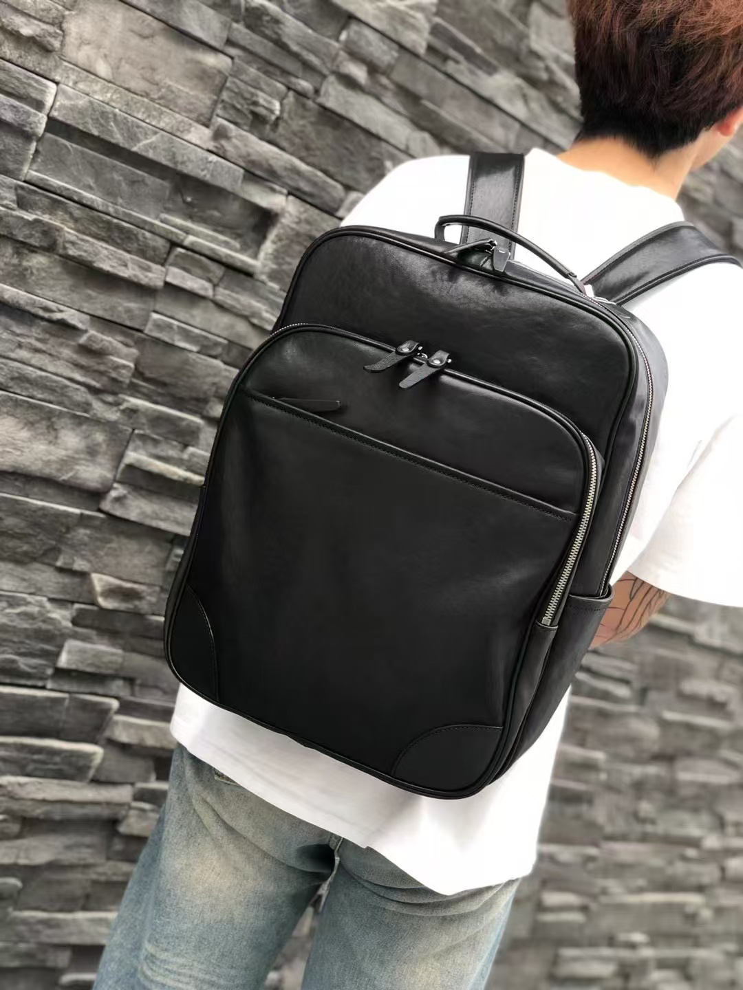 拉链款商务通勤电脑包男士双肩包尺寸32高41宽12 。2001双