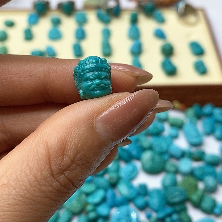 绿松石颈饰未镶嵌