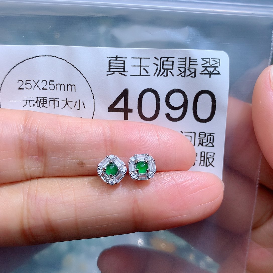 翡翠颈饰未镶嵌4090。