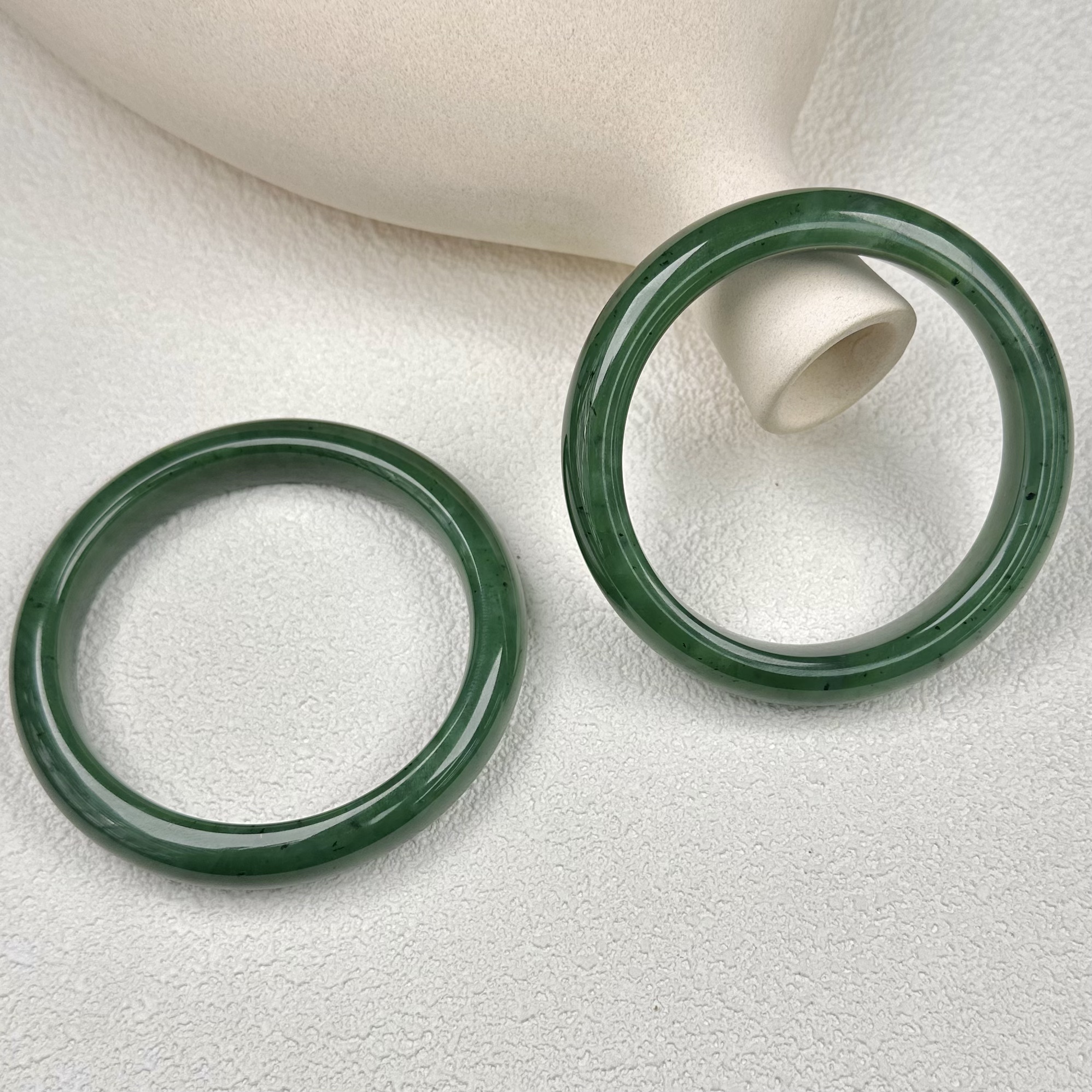 天然和田玉·辣阳绿碧玉手镯（多样性发其一）