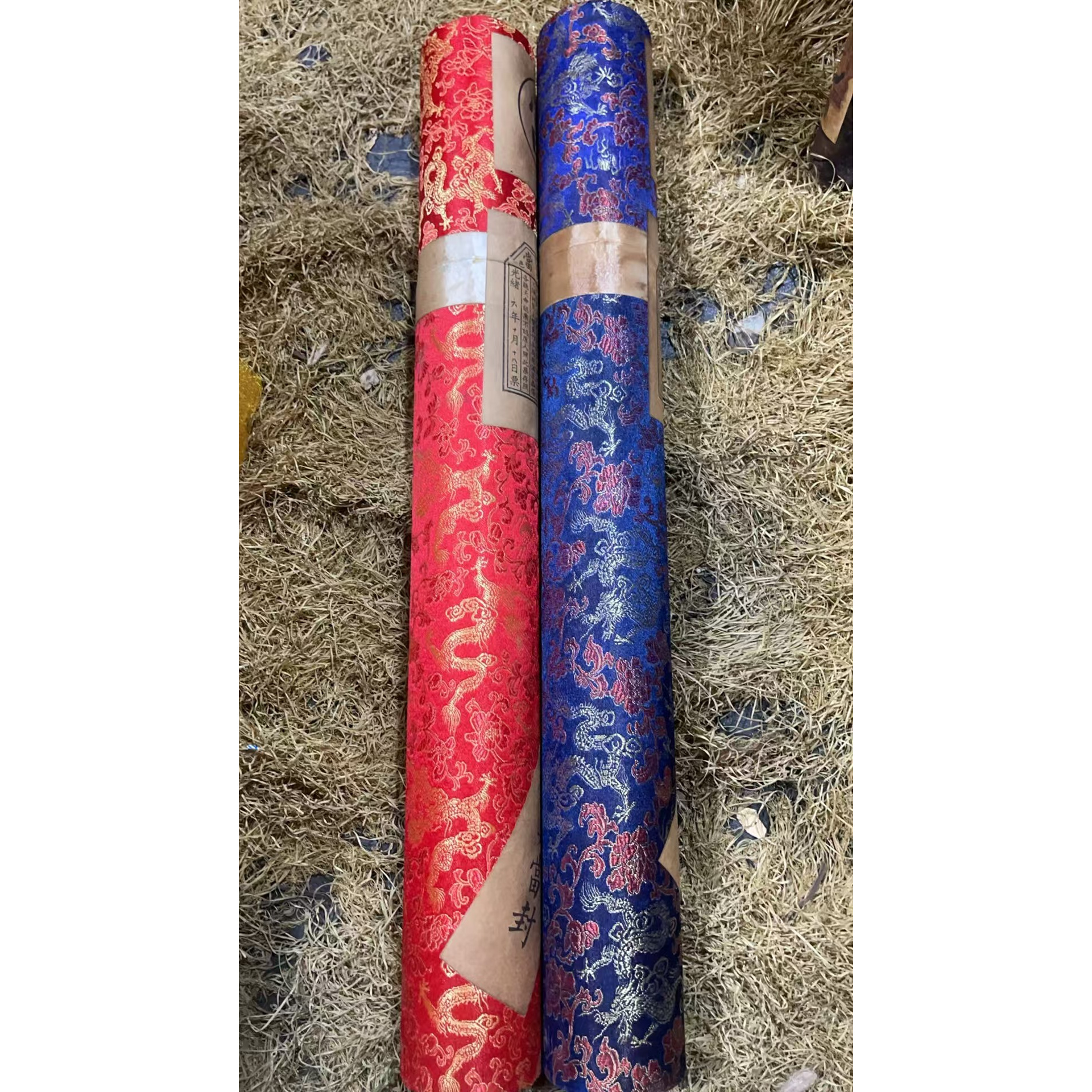 红蓝刺绣圆筒一对